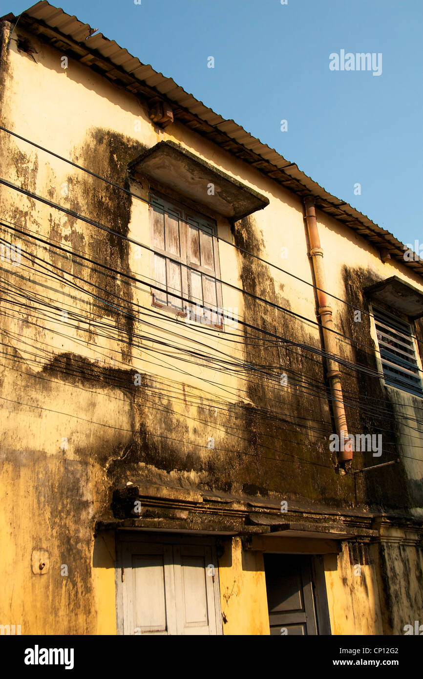 Francese antico edificio coloniale in Hoi An, Vietnam. Foto Stock