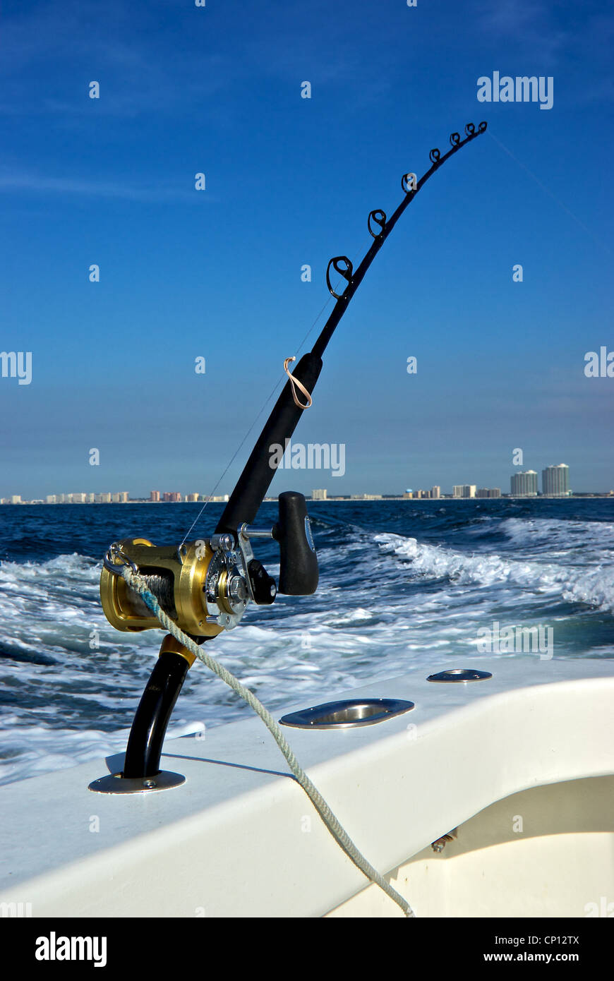 Alta velocità offshore trolling Orange Beach Golfo costa del Messico Alabama pesca sportiva yacht Foto Stock