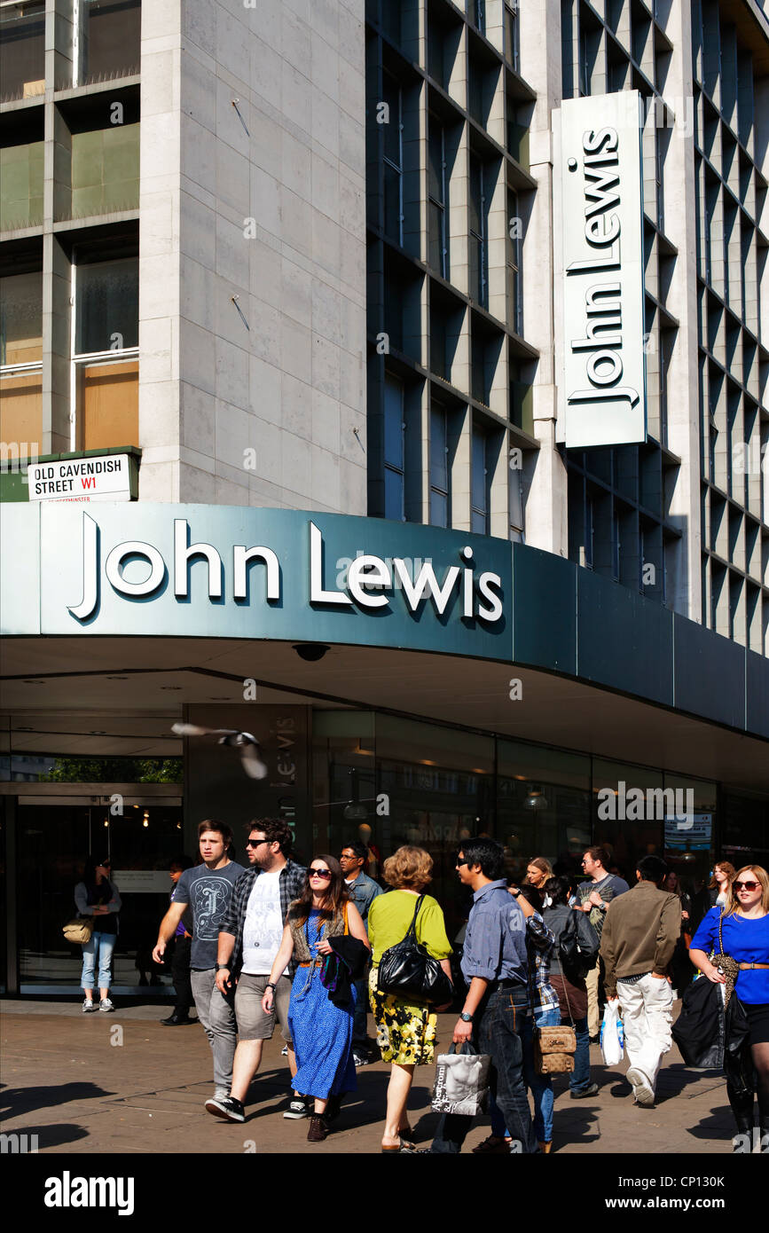 John Lewis Department Store, gli amanti dello shopping di Oxford Street, Londra, Inghilterra; Regno Unito ed Europa Foto Stock