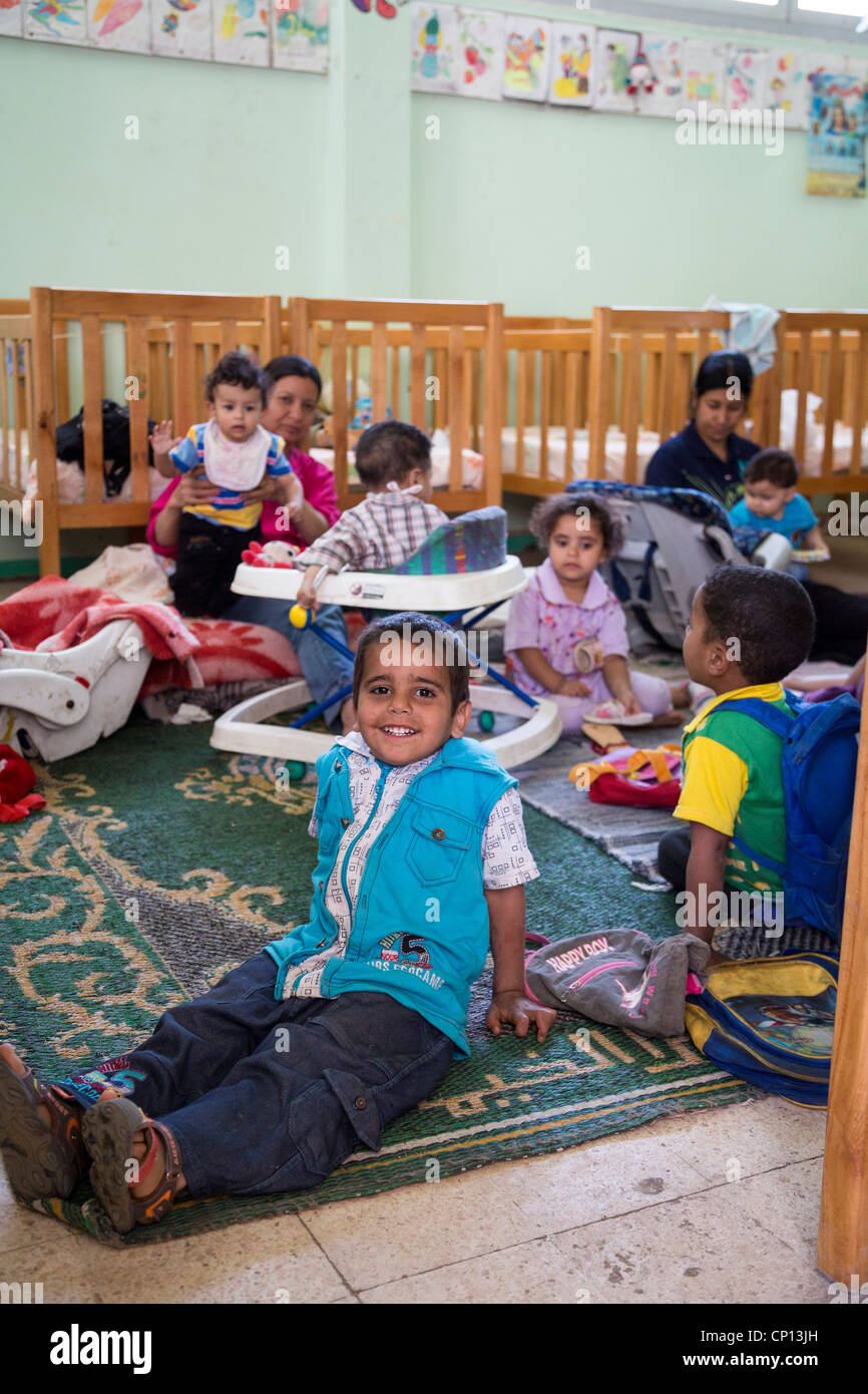 Asilo nido e scuola per i bambini del zabaleen, Associazione per la tutela dell'ambiente, delle ONG Moqattam al Cairo, Egitto Foto Stock
