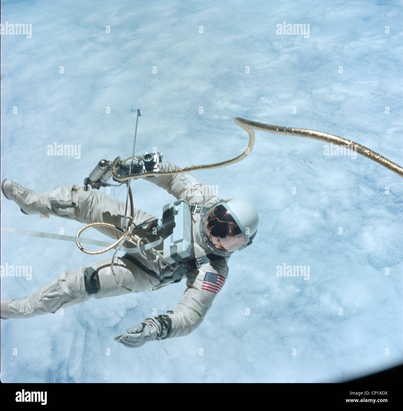 Gemini missione spaziale, Astronauta Edward galleggianti bianchi in assenza di gravità Foto Stock