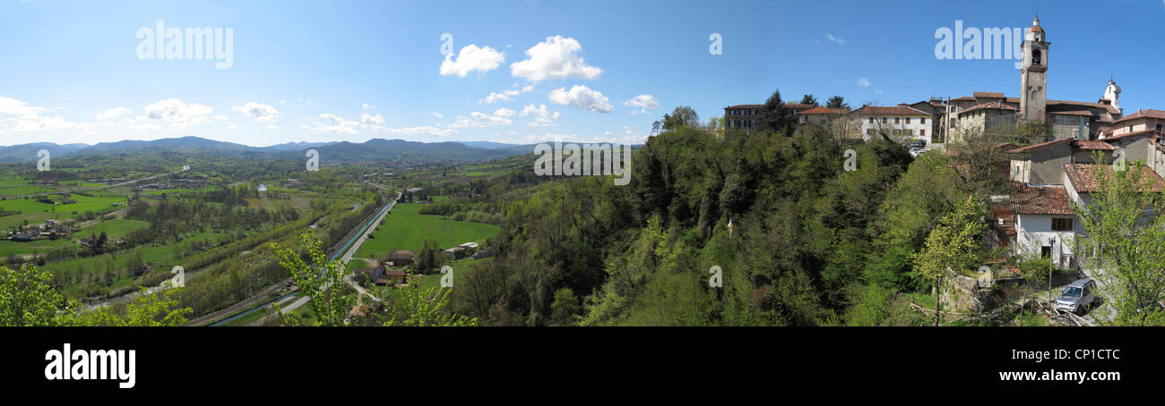 Vista panoramica di Rocca Grimalda e la Valle Orba w Foto Stock