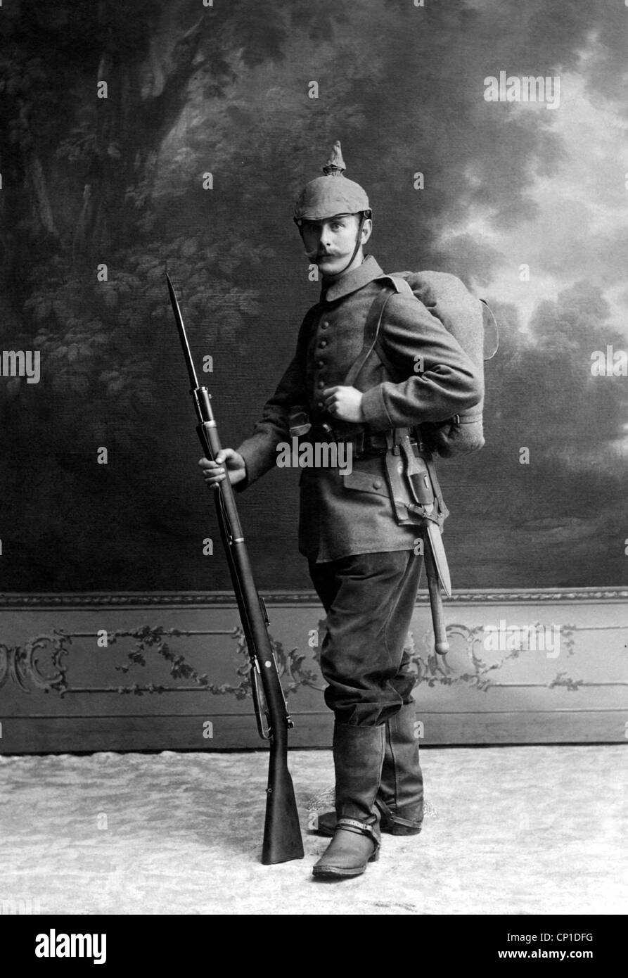 Militare, Baviera, fanteria, soldato del secondo reggimento di fanteria 'Kronprinz' (Principe ereditario), probabilmente riervisista, studio girato da Urban Zattler, Landshut, Germania, 1914, diritti aggiuntivi-clearences-non disponibile Foto Stock