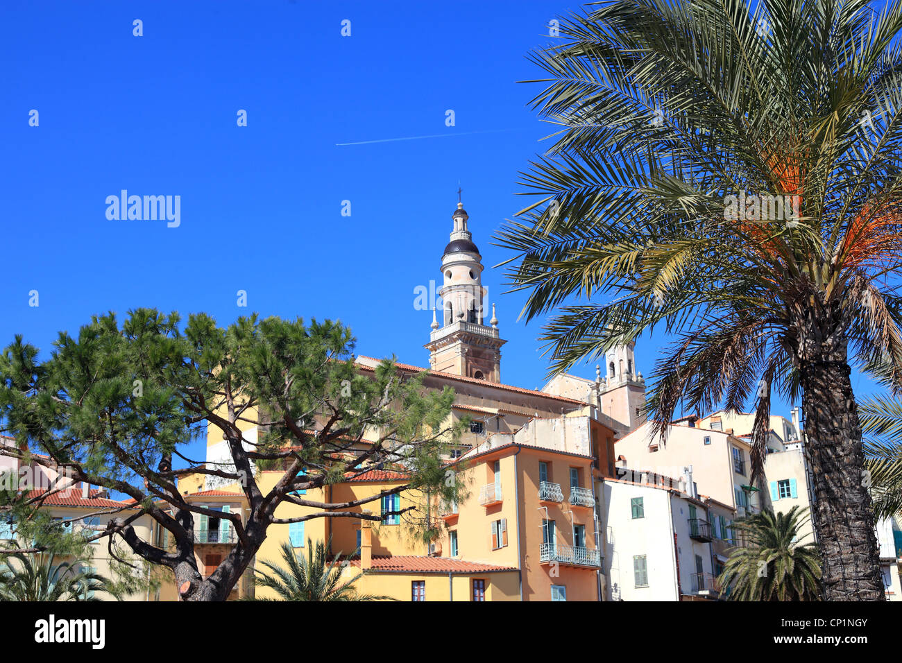 Panoramica della città costiera di Mentone sulla Costa Azzurra Foto Stock