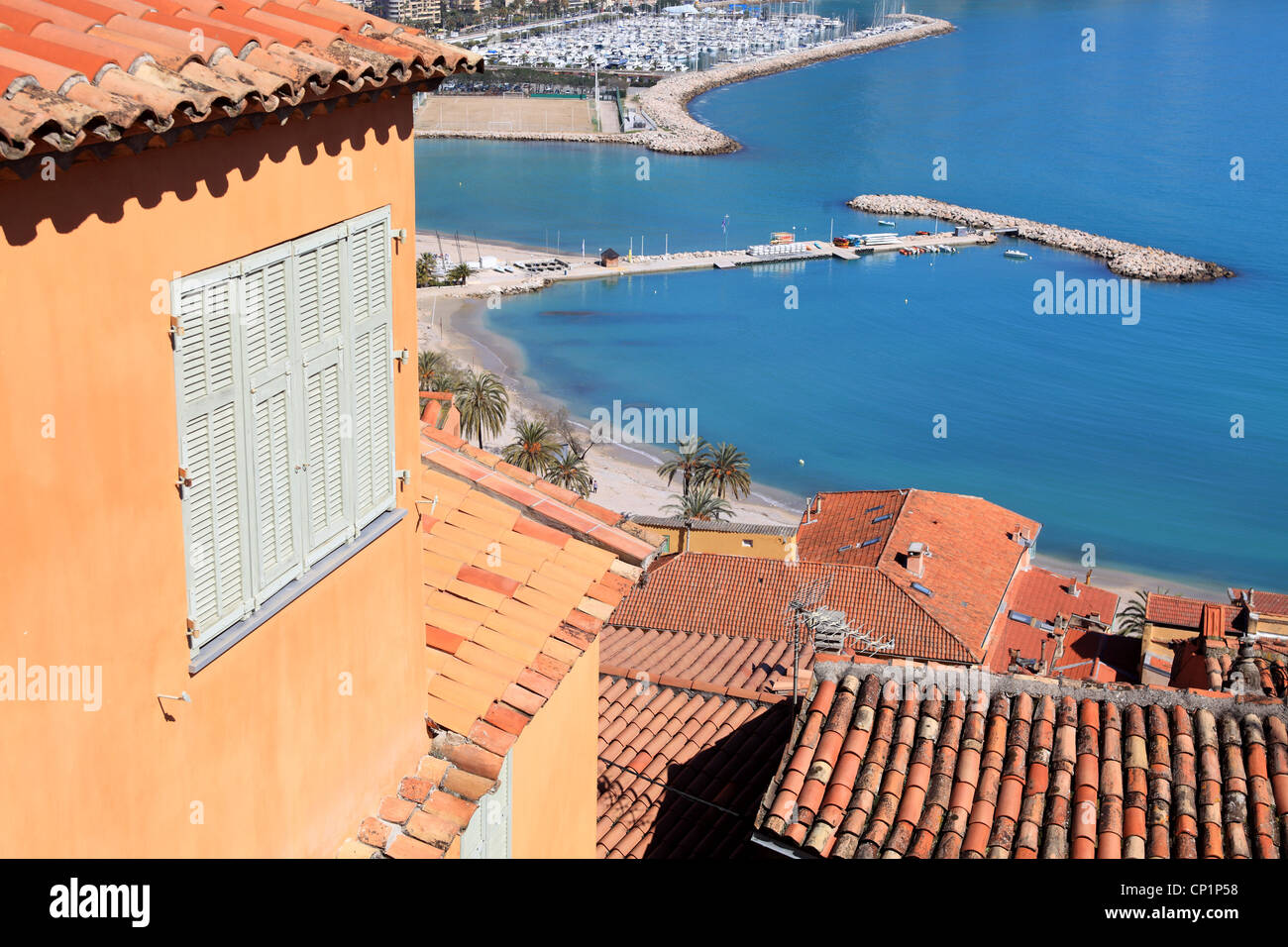 Panoramica della città costiera di Mentone sulla Costa Azzurra Foto Stock