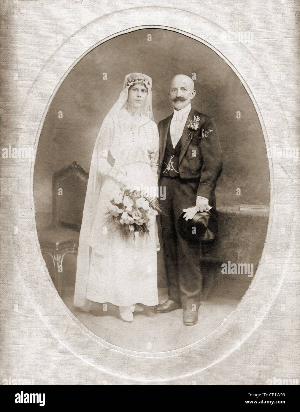 Persone, matrimonio, coppia nuziale, scheda armadio, circa 1900, diritti aggiuntivi-clearences-non disponibile Foto Stock