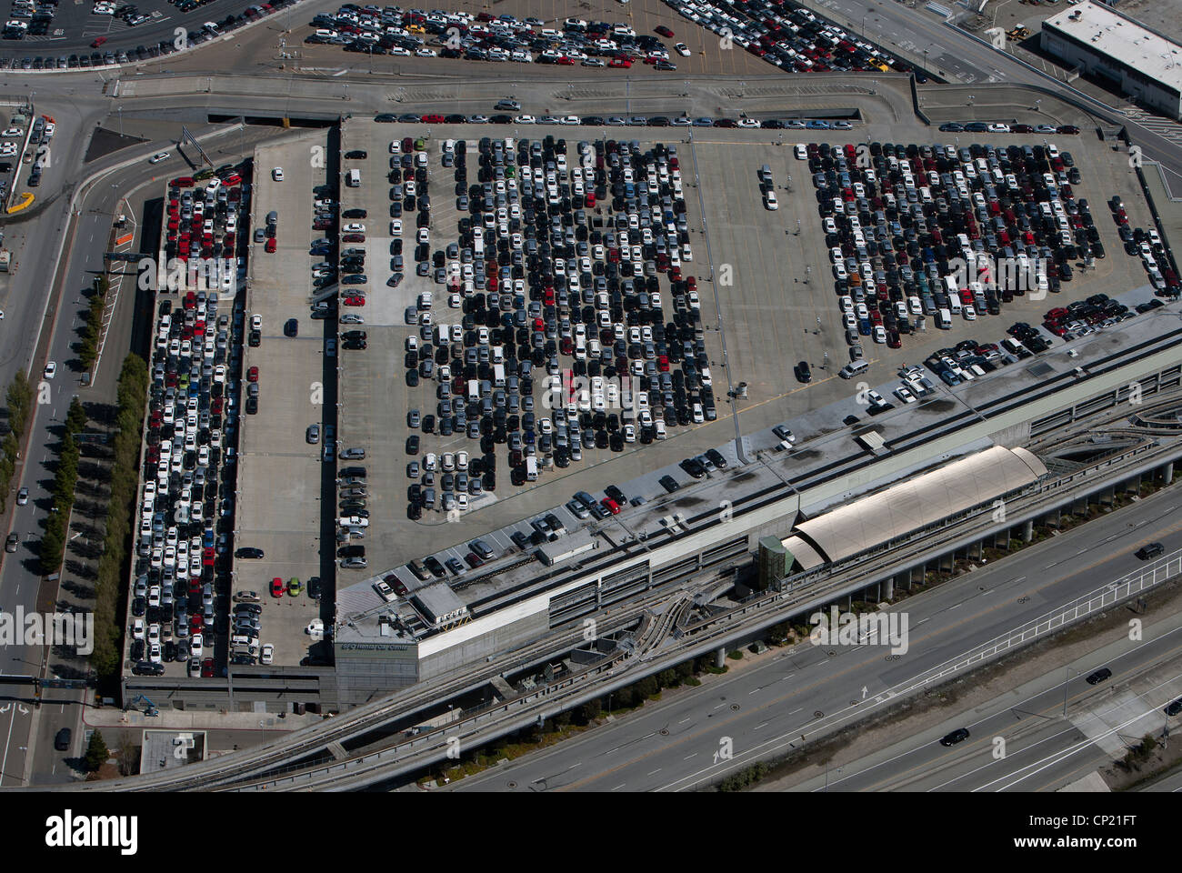 Fotografia aerea Aeroporto Internazionale di San Francisco SFO auto a noleggio centro Foto Stock