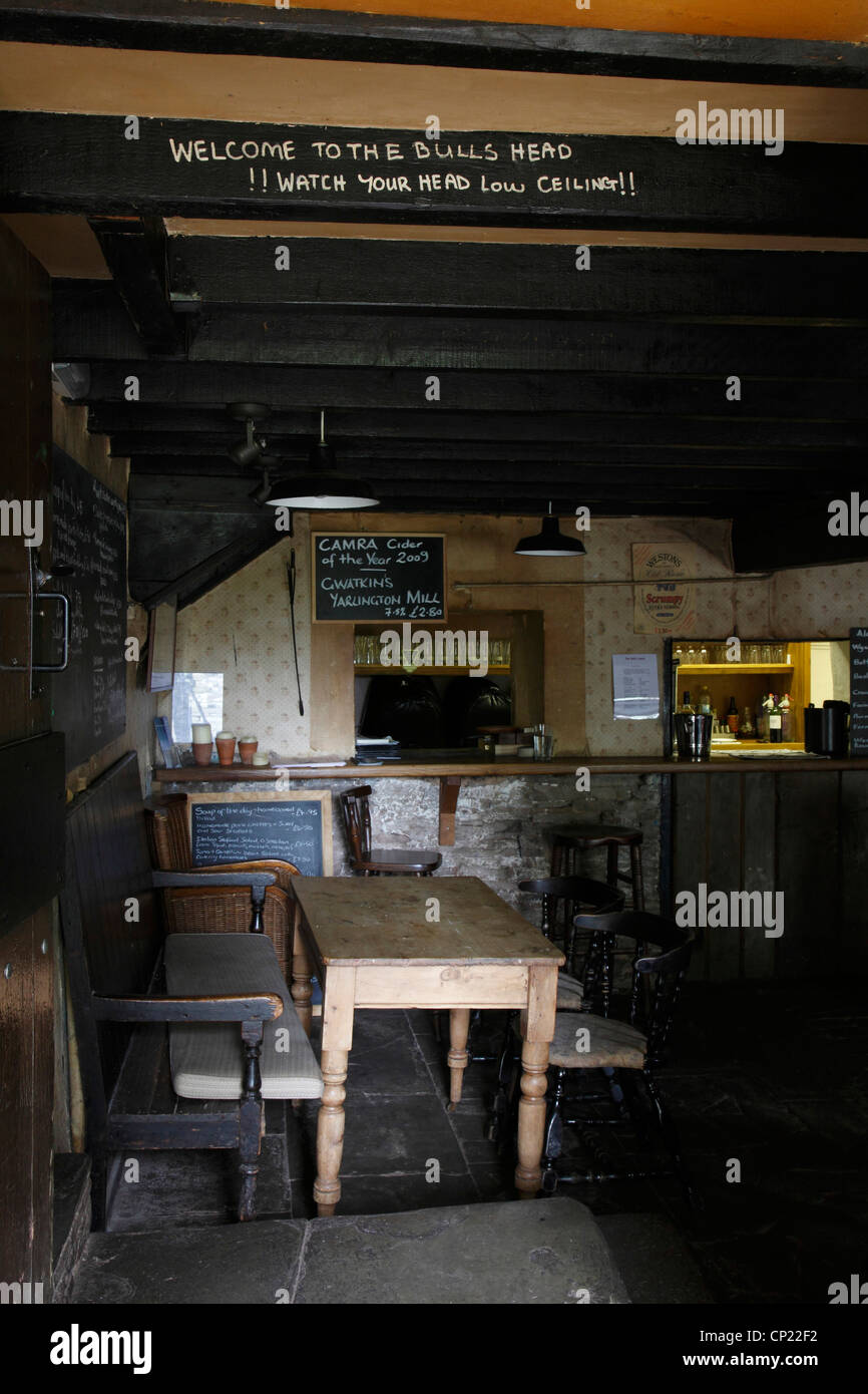 Pub interno da entrata Foto Stock
