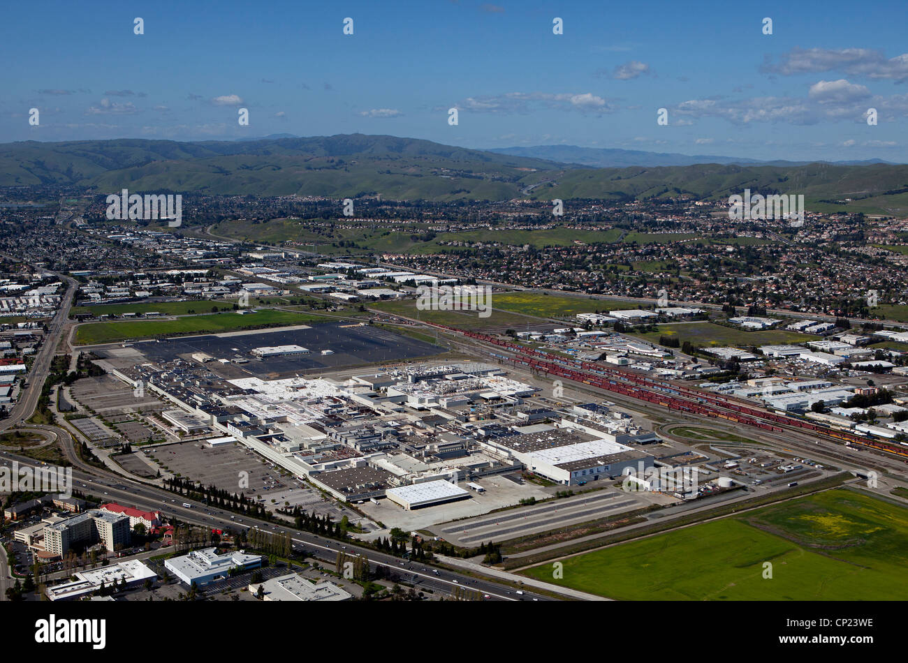 Fotografia aerea della fabbrica Tesla, Fremont, contea di Alameda, California Foto Stock