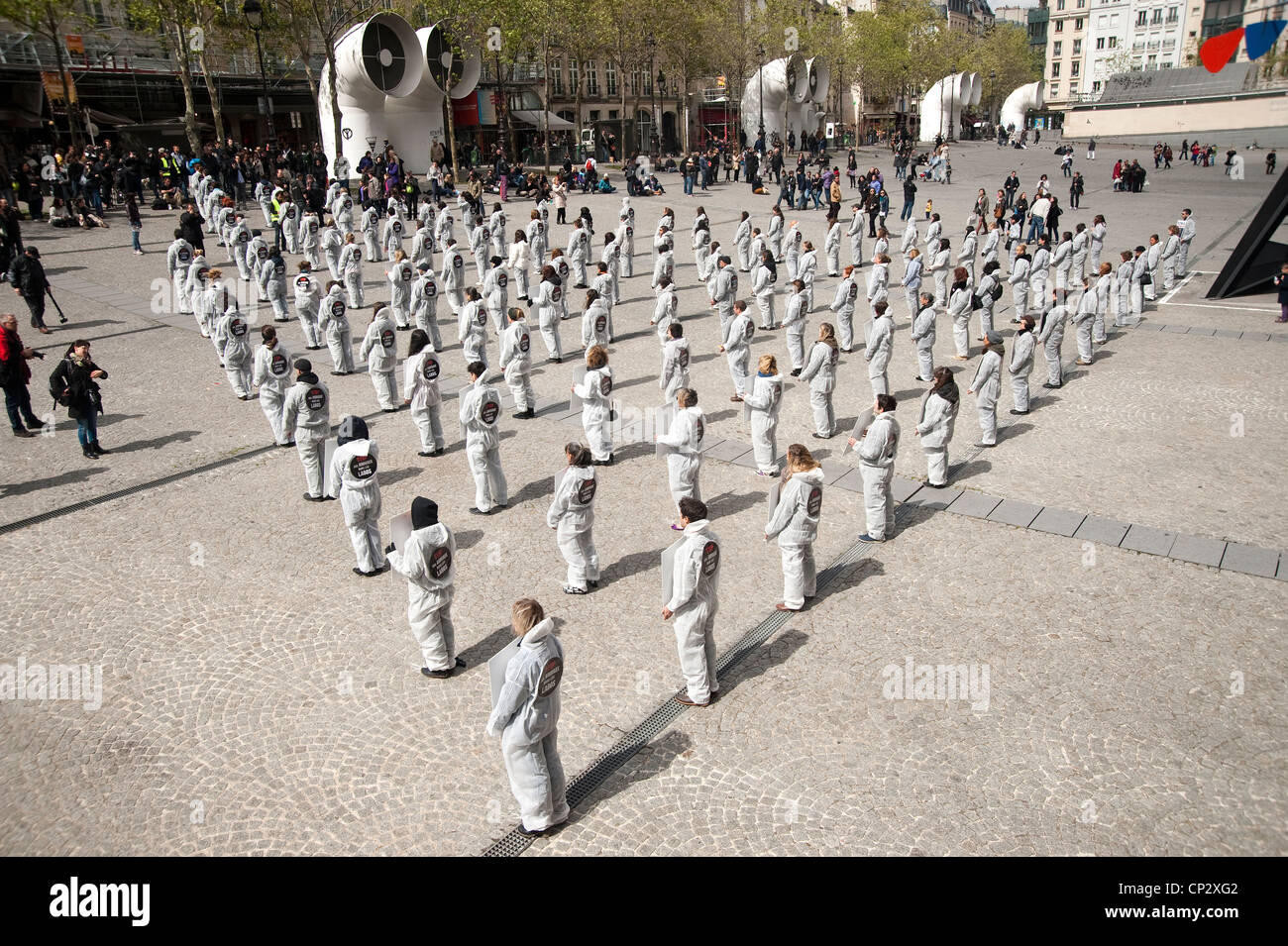 Parigi, Francia - i diritti degli animali manifestanti segni di contenimento. Foto Stock