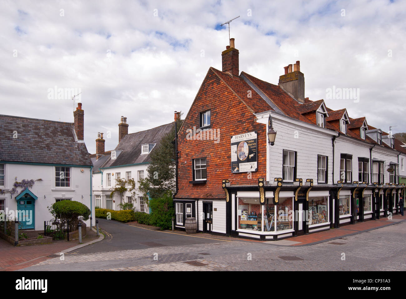 LEWES, EAST SUSSEX, Regno Unito - 29 APRILE 2012: Harveys Brewery Shop, un bell'edificio georgiano Foto Stock