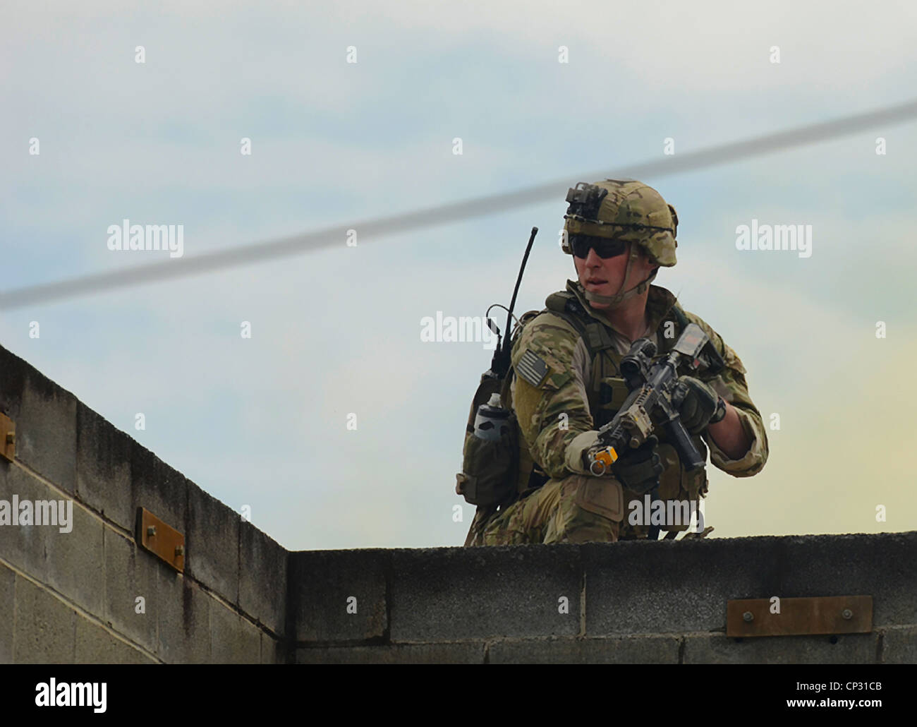 Noi forze per le operazioni speciali durante una messa in scena firefight dimostrando la gamma della US Army Special Operations funzionalità Aprile 23, 2012 a Fort Bragg, N.C. Foto Stock