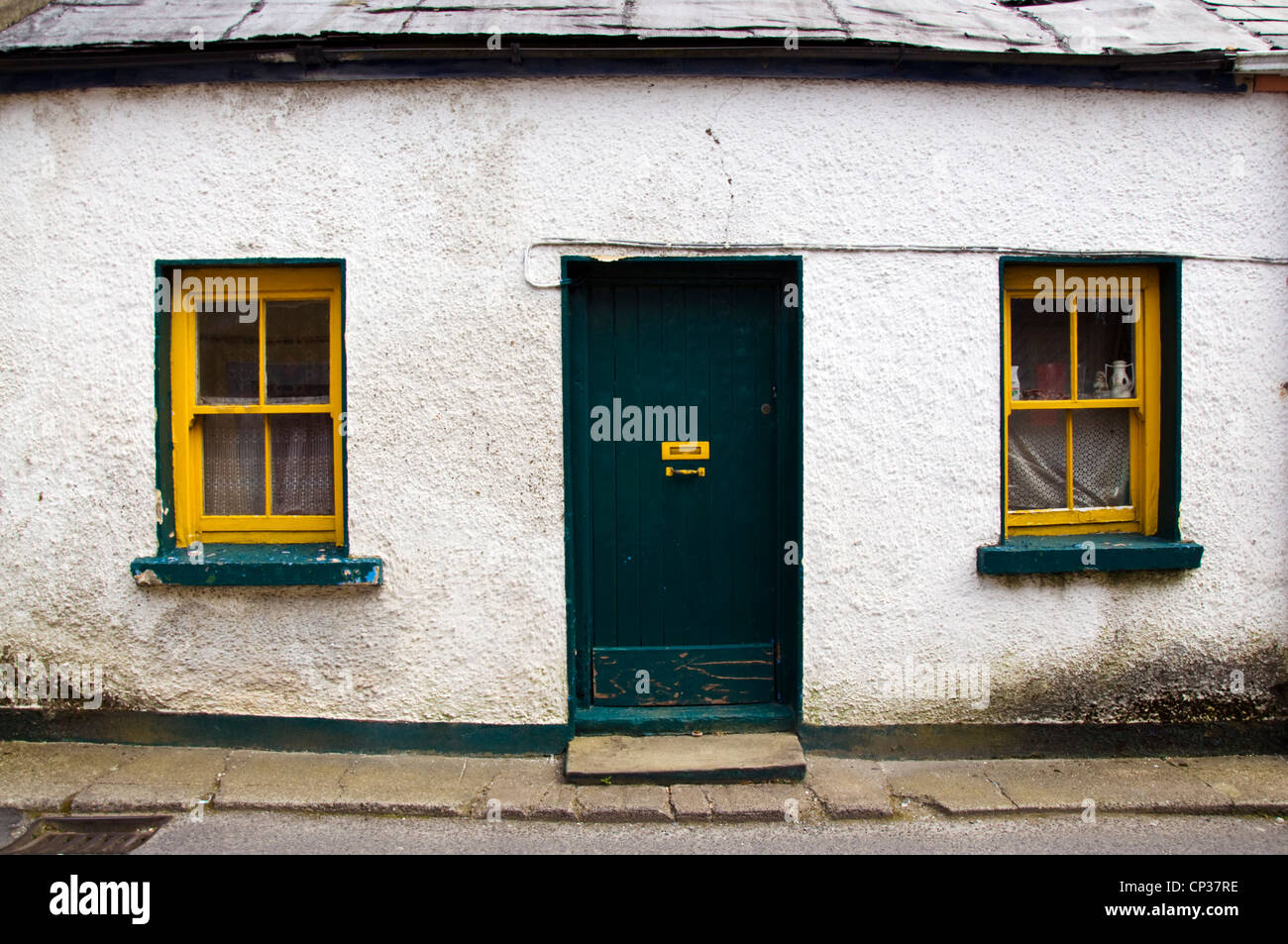 Irish cottage con tar tetto della carta Foto Stock