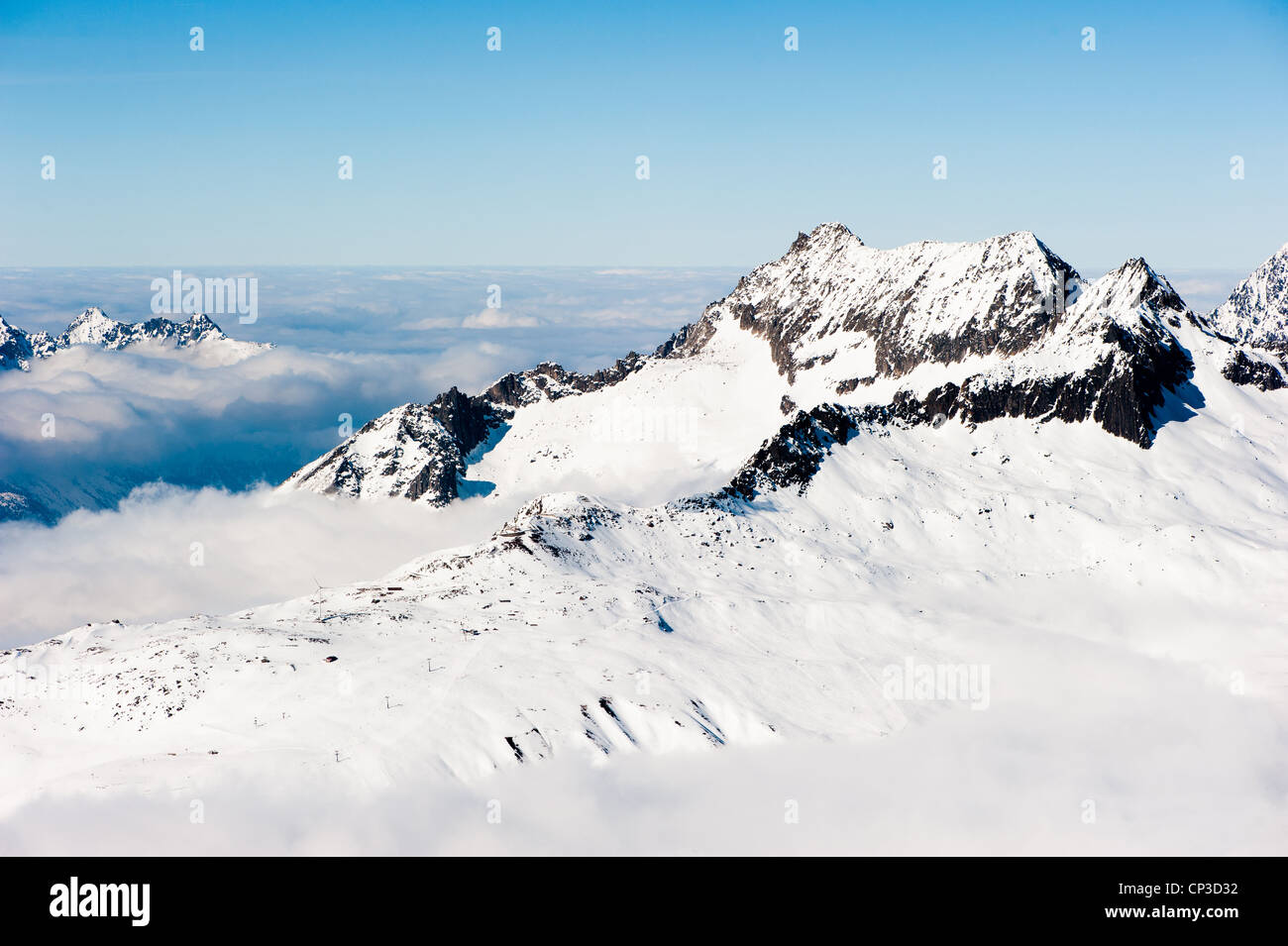 Panorama da Gemsstock con Schijenenstock e Guetsch in inverno, Andermatt, Svizzera Foto Stock