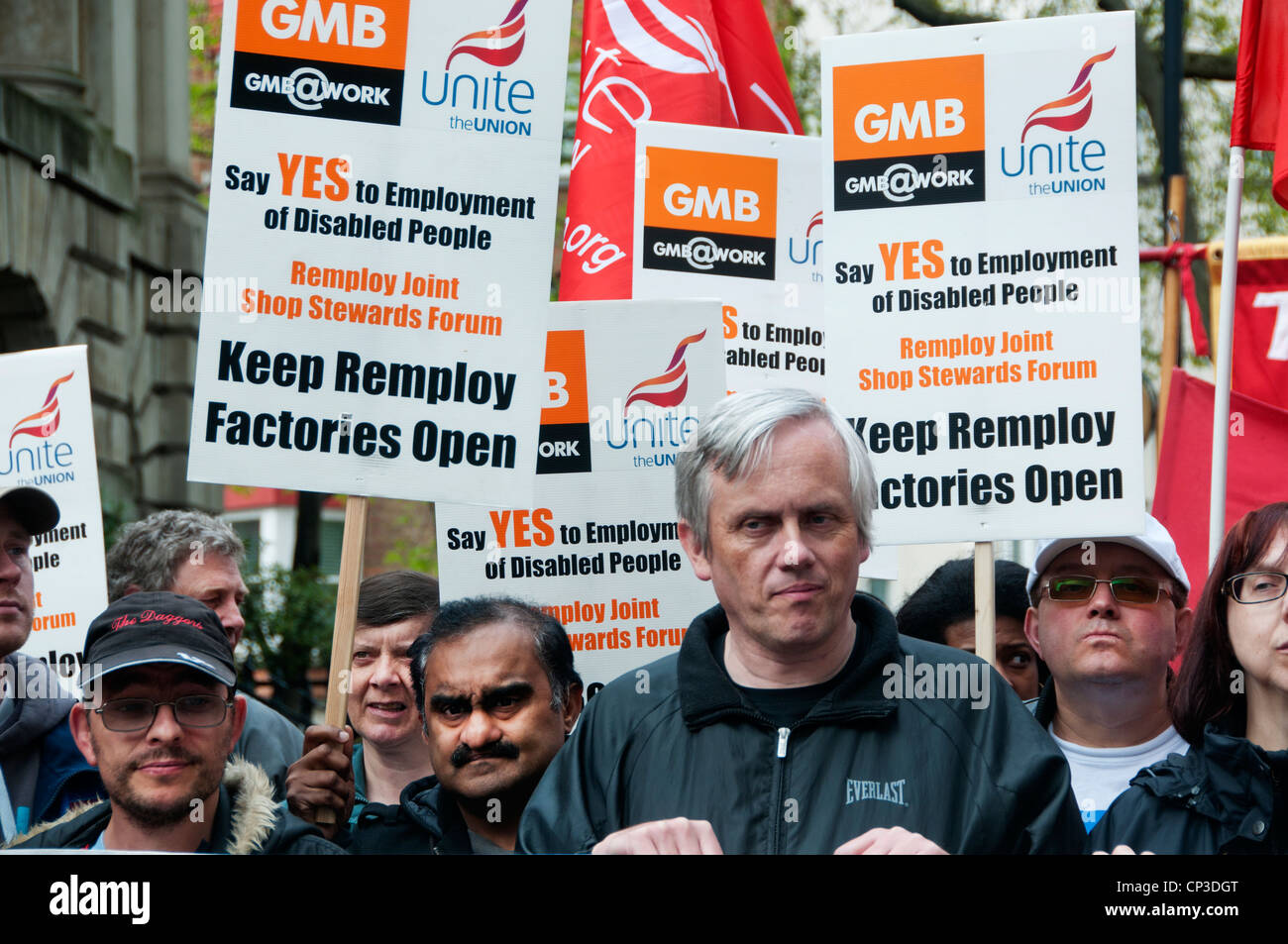 I membri alla Remploy, minacciati di licenziamento, piombo il giorno di maggio marzo Foto Stock