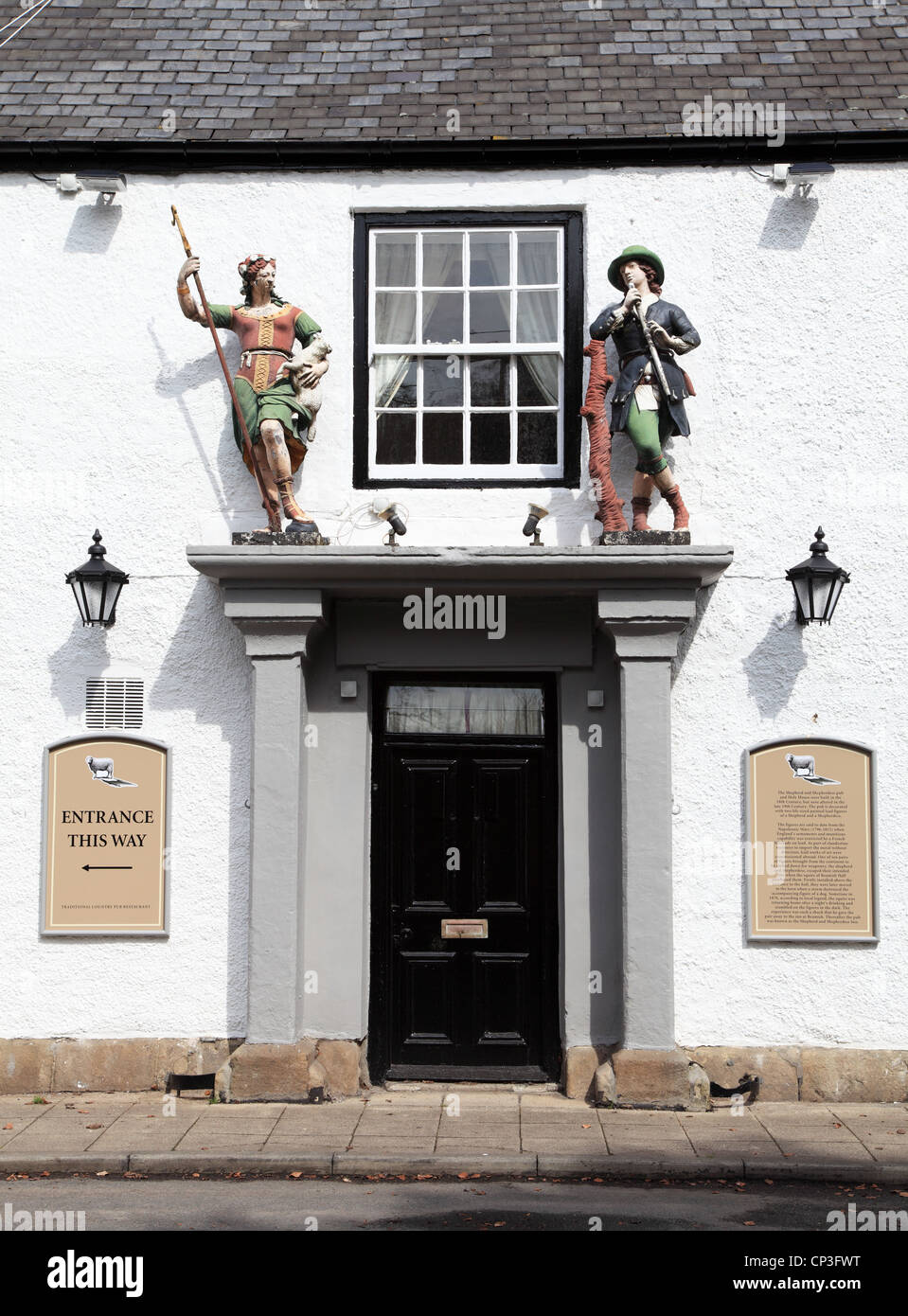 Ingresso al pastore e pastorella pub di Beamish con piombo figure decorative, North East England Regno Unito Foto Stock