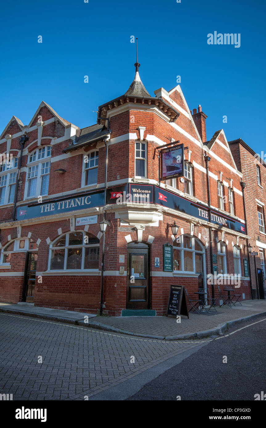 Il Titanic pub sulla strada Simnel Southampton Hampshire REGNO UNITO precedentemente noto come Endeaver Foto Stock