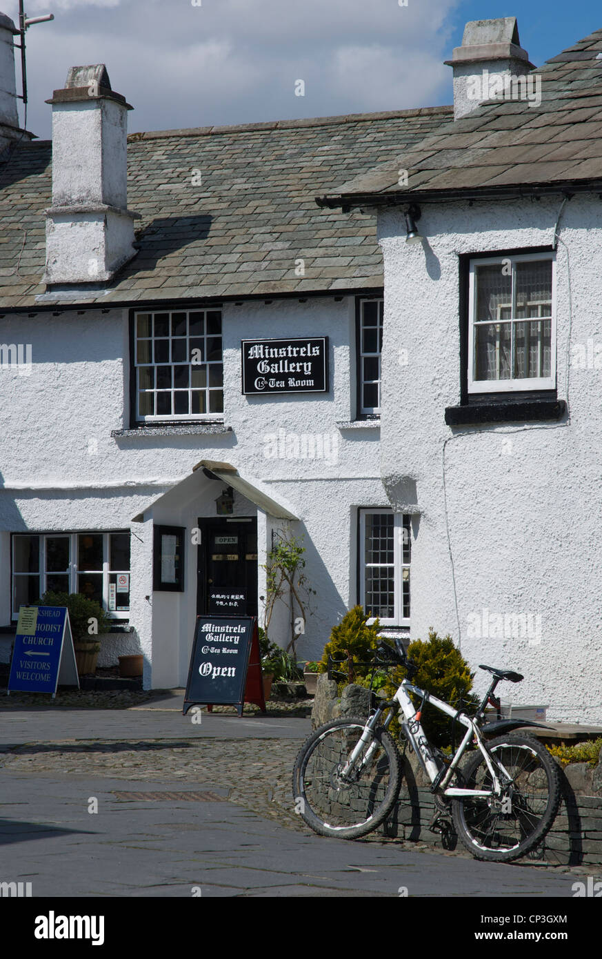 Il menestrello la cucina sala da tè nel villaggio di Hawkshead, Parco Nazionale del Distretto dei Laghi, Cumbria, England Regno Unito Foto Stock