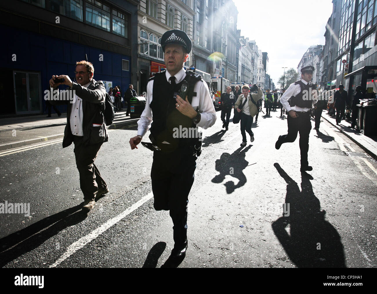 I manifestanti dal "Occupare Londra' movimento, raccolte durante un rally al marchio può giorno nel centro di Londra, 01 maggio 2012. Foto Stock