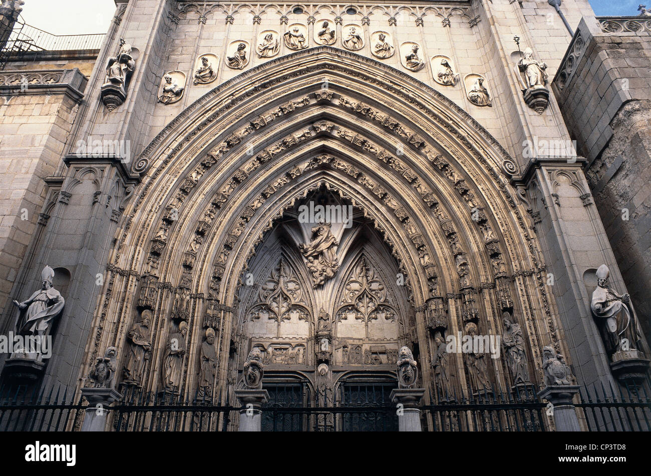 Spagna - Castiglia - La Mancha - Toledo. La cattedrale di stile gotico del XIII secolo. Dettaglio del portale Llala. Foto Stock
