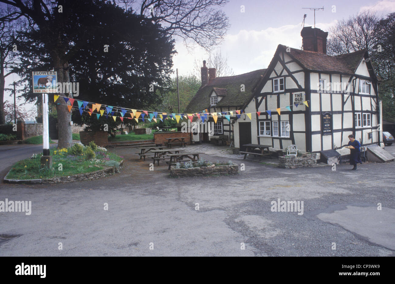 Old Bull Inn, Village Green, Inkbergrow Worcester Regno Unito. Il pub che fa parte del programma radiofonico della BBC The Archers, conosciuto come Bull HOMER SYKES Foto Stock