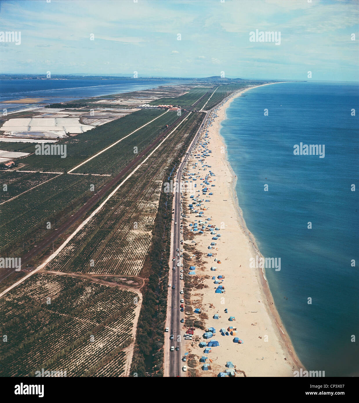 Francia - Linguadoca Rossiglione - Sete sulla spiaggia. Vista aerea. Foto Stock