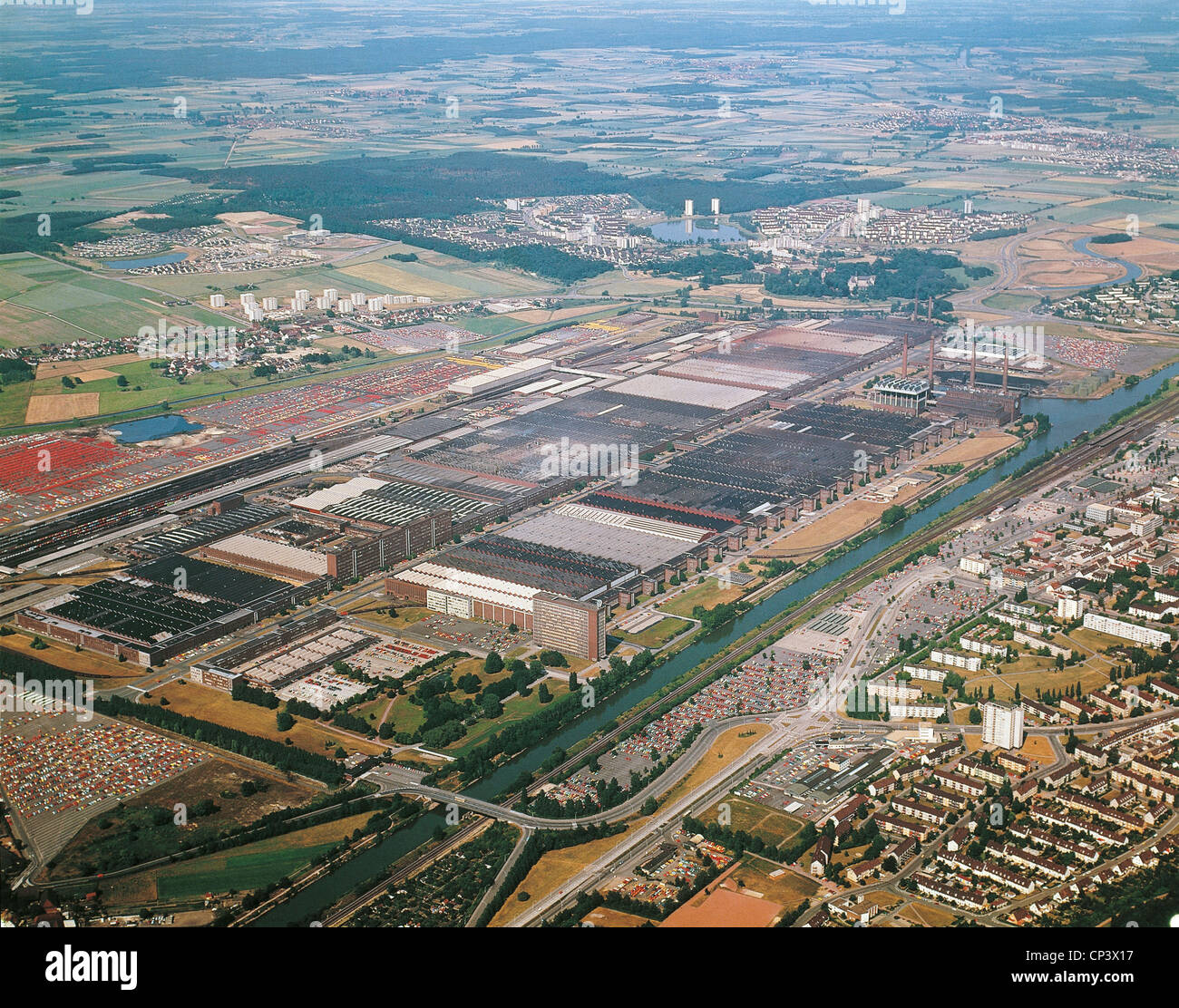 Germania - Bassa Sassonia - Wolfsburg, piante di "Volkswagen industria automobilistica. Vista aerea. Foto Stock