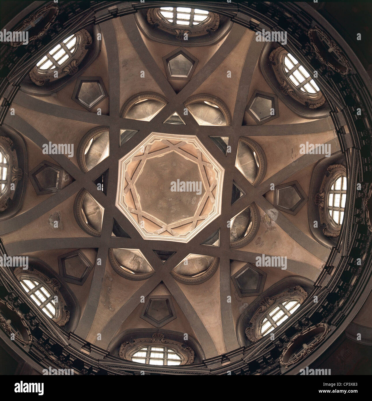 Piemonte - Torino - Chiesa di San Lorenzo (architetto Guarino Guarini, 1668-1687). All'interno della cupola, Stile barocco Foto Stock
