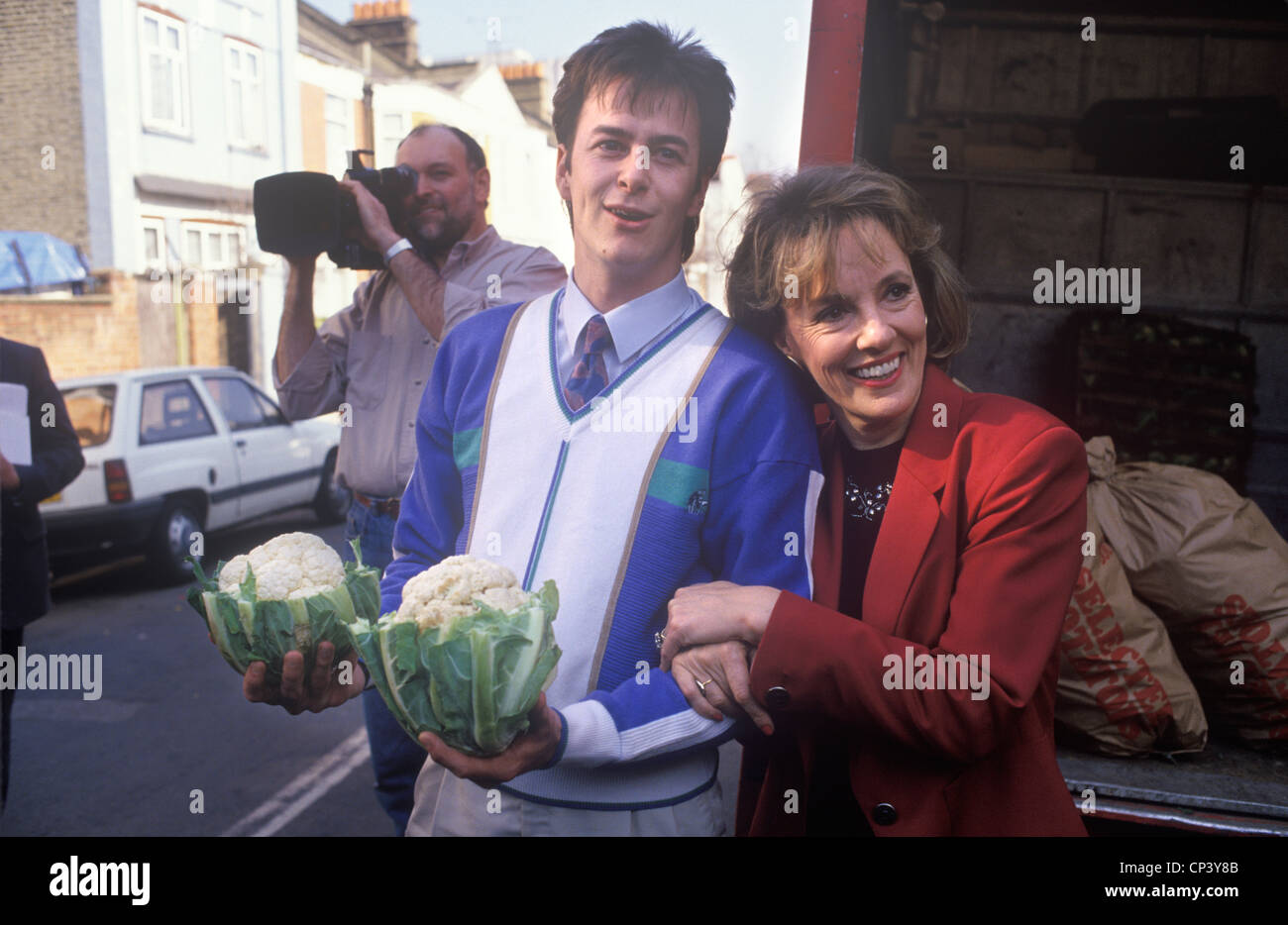 Esther Rantzen e Kevine Devin 1991 presenter sul programma TV Thats Vita con Londra Uk 1990S UK HOMER SYKES Foto Stock