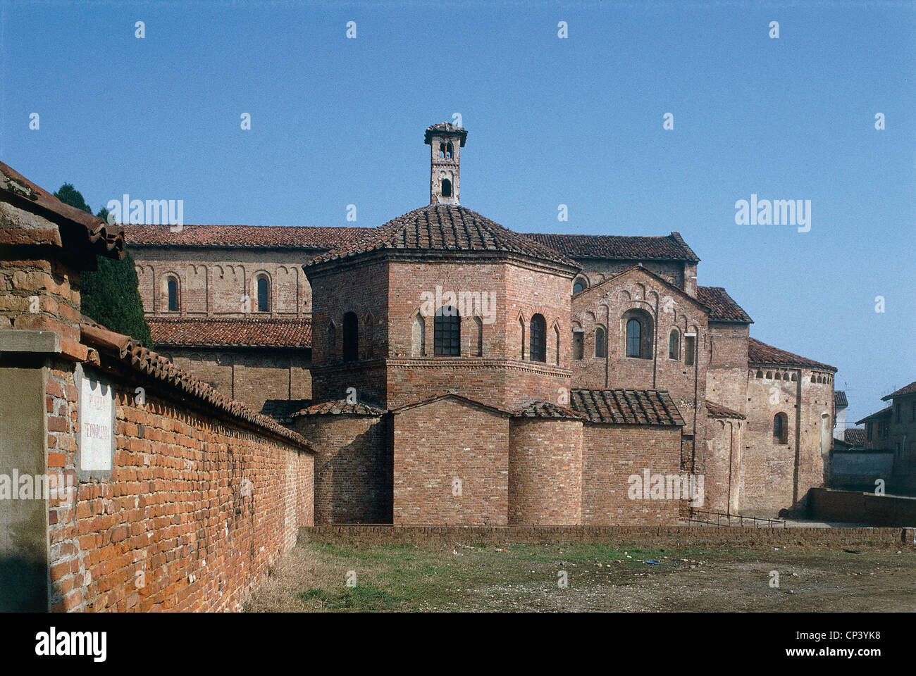 Lombardia - Lomello (Pv). Battistero di San Giovanni dd Fontes. Foto Stock