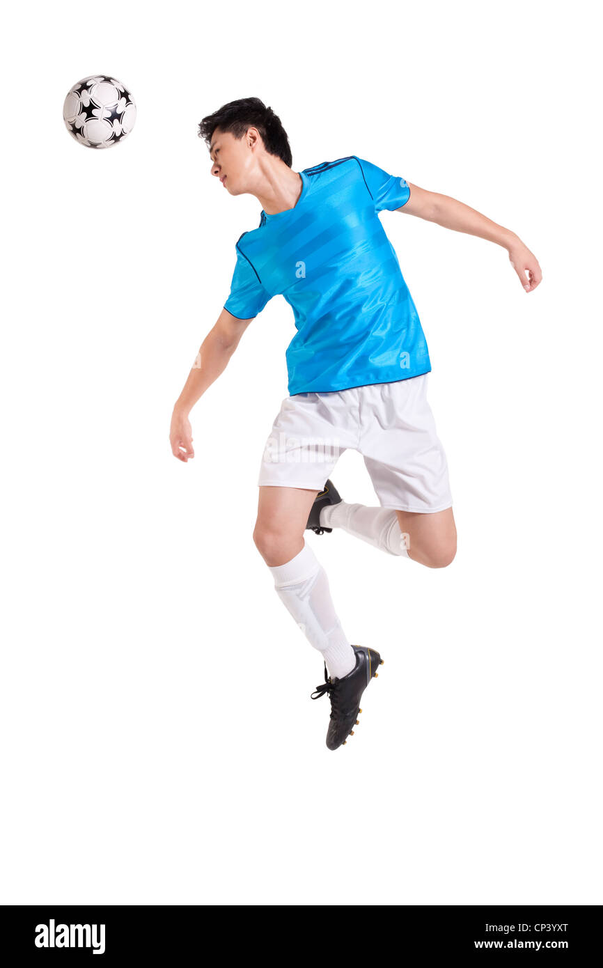 Giocatore di calcio jumping, calci dietro di lui Foto Stock Giocatore di calcio jumping, calci dietro di lui Foto Stock