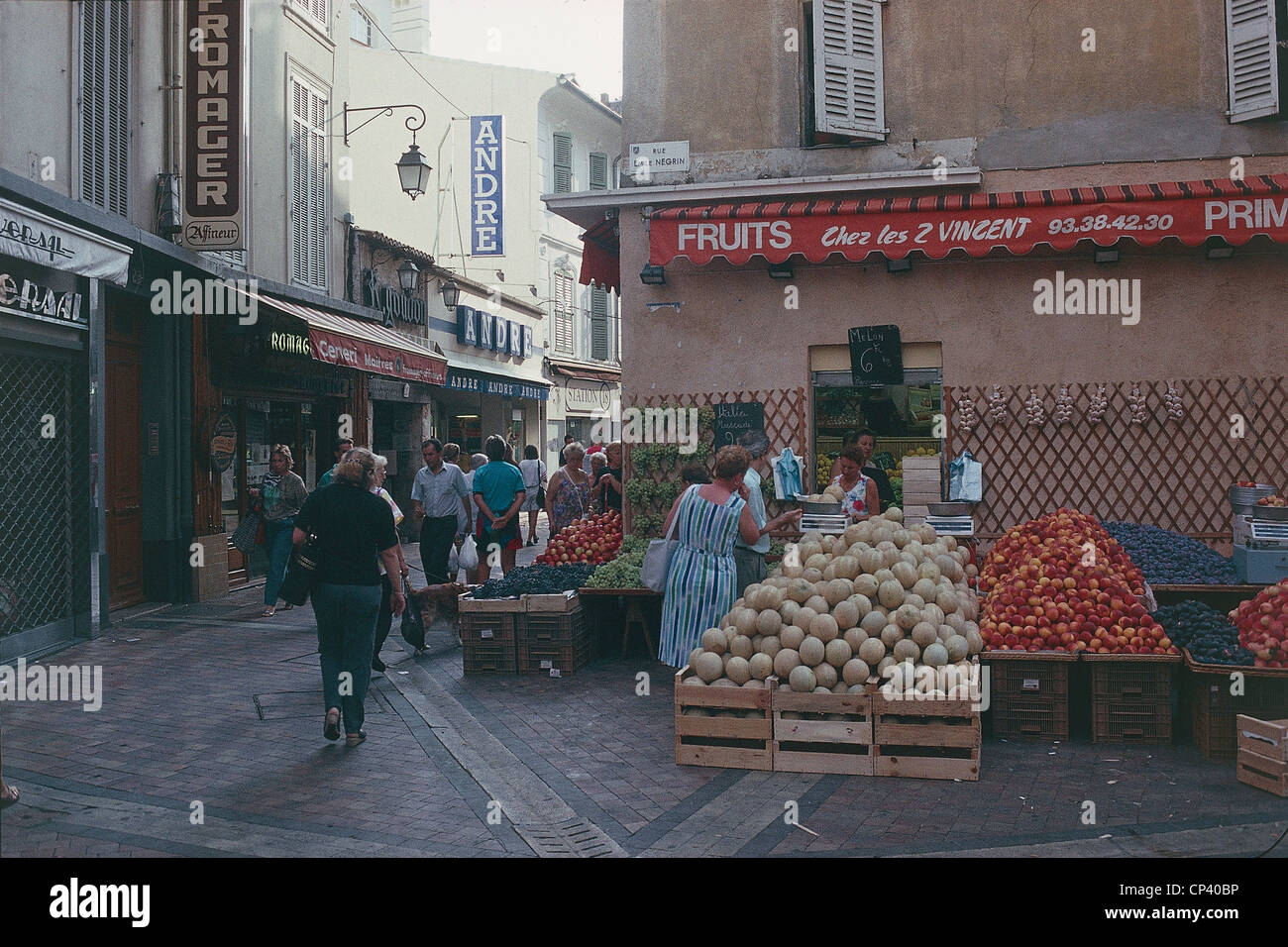 Francia, Provenza, Riviera, Cannes: Rue Felix Faure, stadio della vita Foto Stock