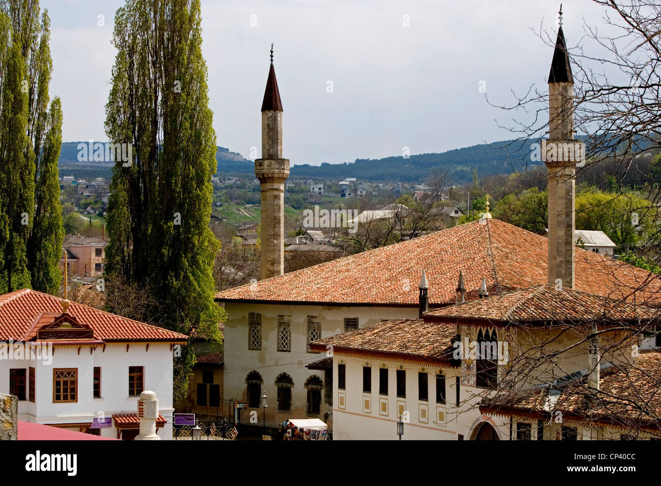 L'Ucraina Crimea Bakhchisarary. Khan's Palace. minareti (28 metri di altezza) di Gran Khan della moschea (costruito nel 1532 sotto Sahib Giray Foto Stock