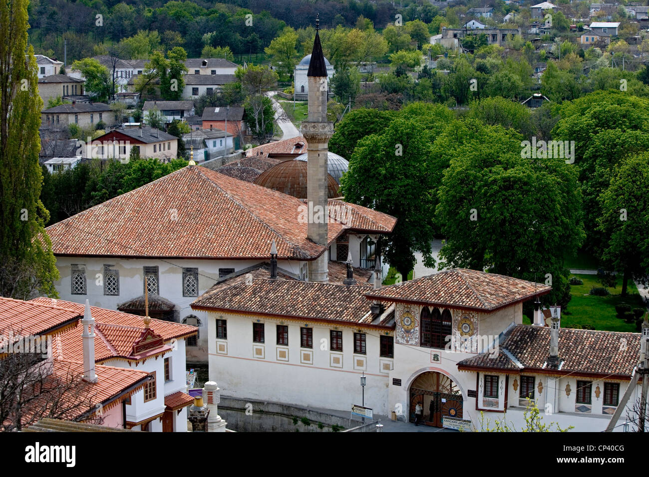 L'Ucraina Crimea Bakhchisarary. Khan's Palace. entrata principale di costruire uno dei minareti della Moschea di Gran Khan (costruita nel 1532 Foto Stock