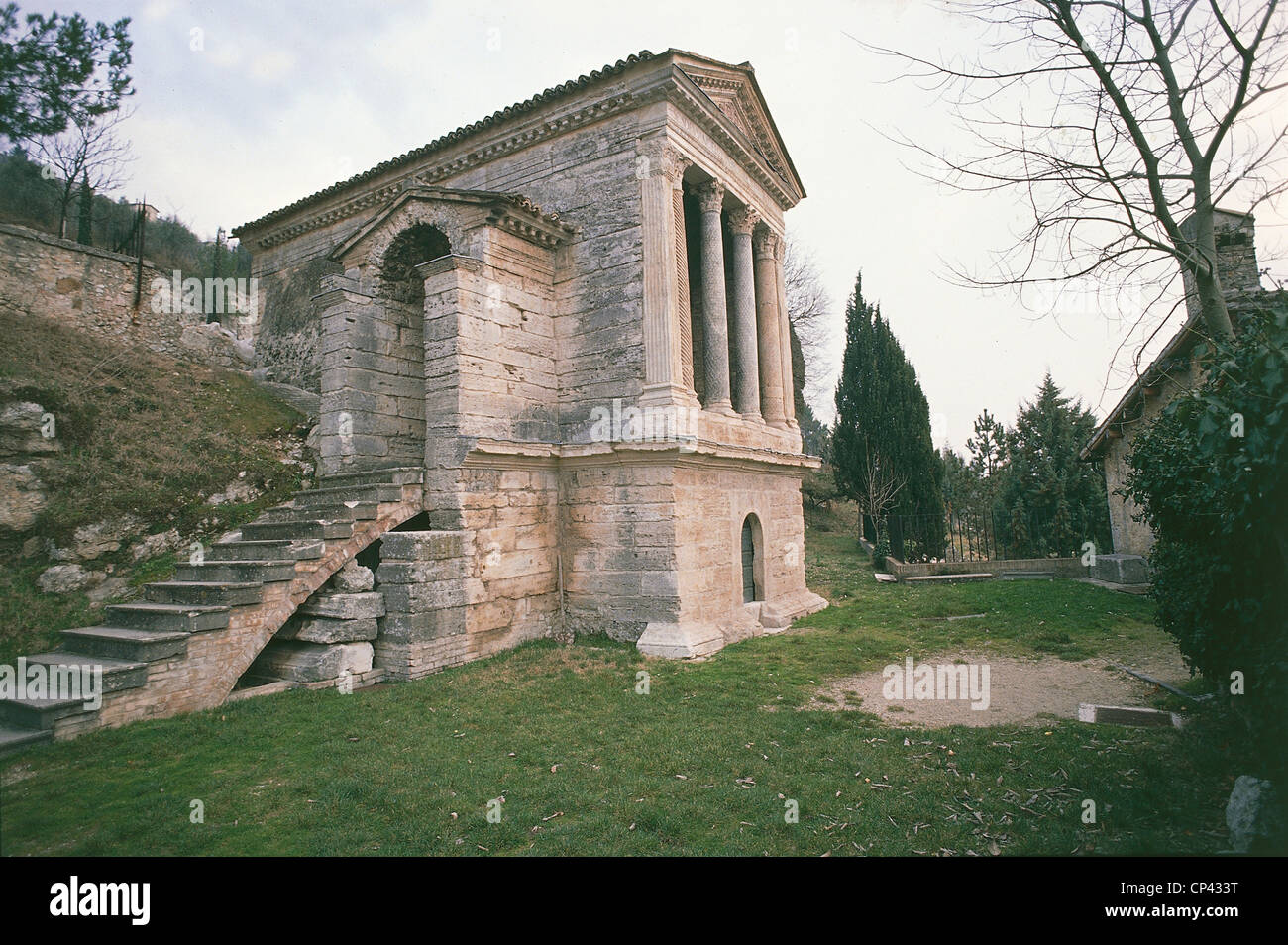 Umbria - Campello sul Clitunno (PG). Sito archeologico Italia Langobardorum (Patrimonio Mondiale UNESCO, 2008). Tempio del Clitunno. Foto Stock