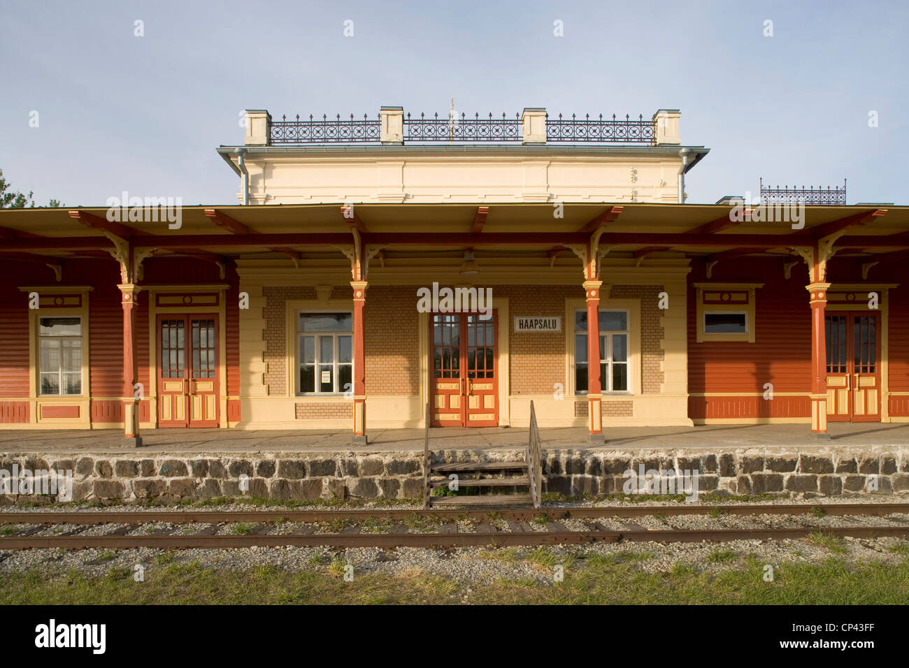Estonia - County LAANEMAE - Haapsalu. Ex stazione ferroviaria (1904) che ospita oggi il museo delle ferrovie estoni Foto Stock