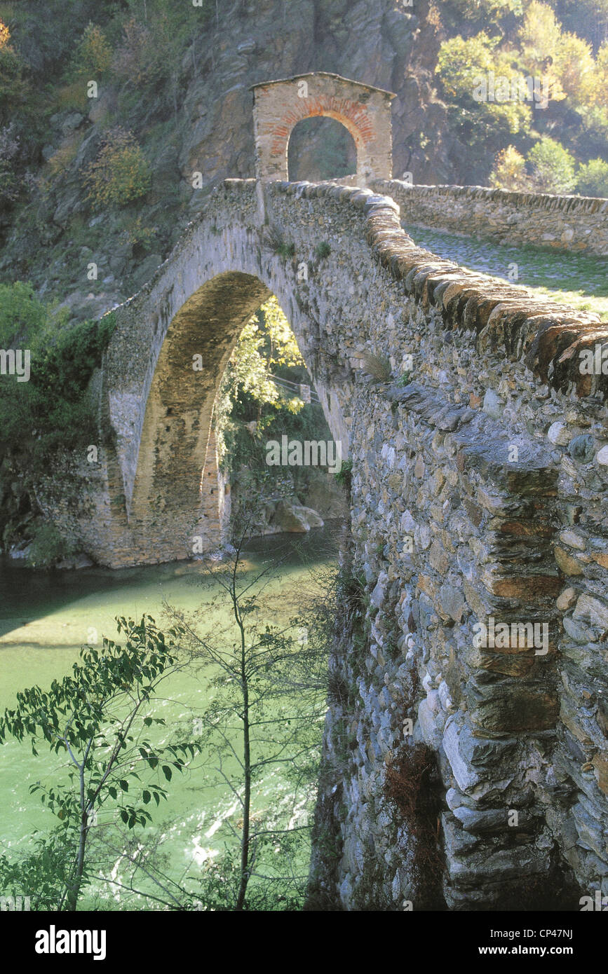 Piemonte - Lanzo (A). Il Ponte sul Fiume Roch e il Diavolo Stura, XIV secolo. Foto Stock