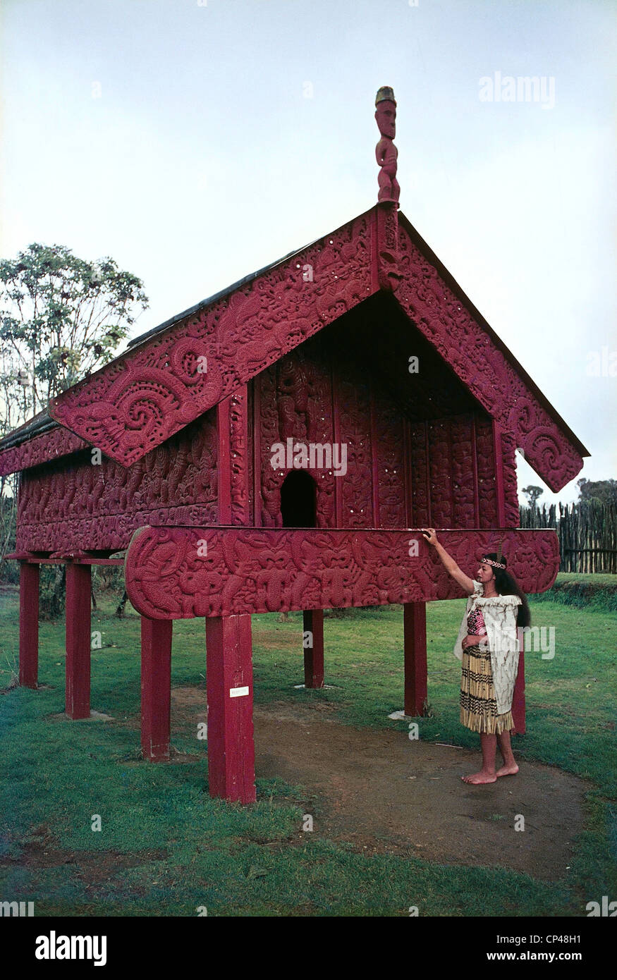 Nuova Zelanda - Isola del nord - Intorno a Rotorua - Villaggio di Whakarewarewa, donna Maori. Foto Stock