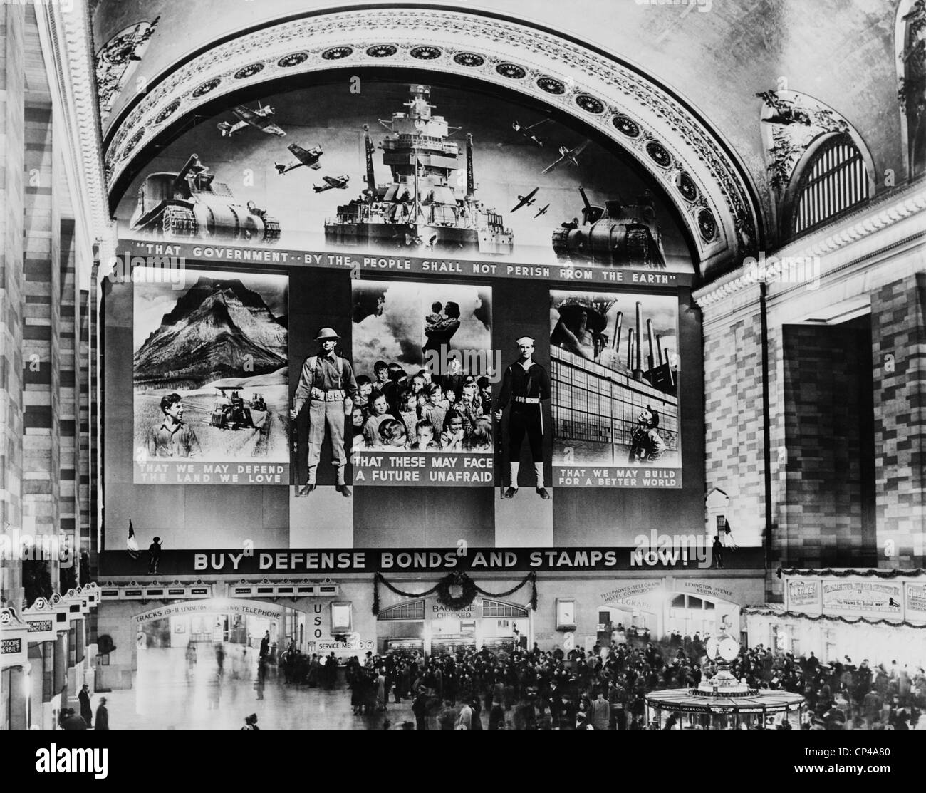 Grand Central Terminal murale. Un enorme foto murale al di sopra della Grand Central Station Concourse promuove legami di difesa e timbri. Foto Stock