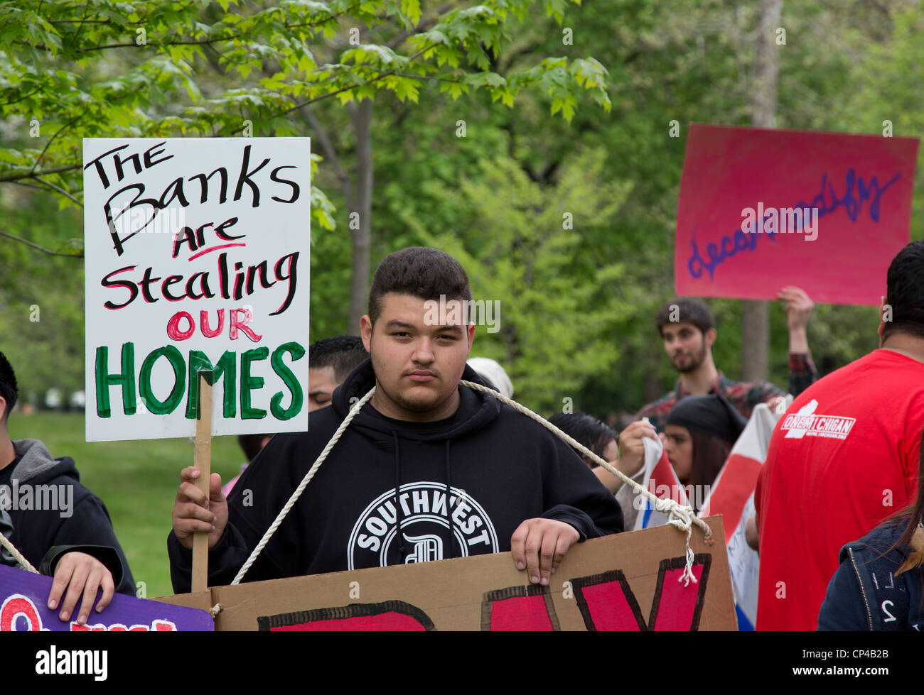 Detroit, Michigan - Proteste contro le banche e i pignoramenti erano parte di un giorno di maggio marzo e rally. Foto Stock