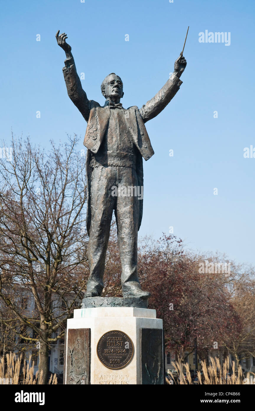 Gustav Holst (musicista) statua, in giardini imperiali, Cheltenham, Gloucestershire, Cotswolds, UK. Foto Stock