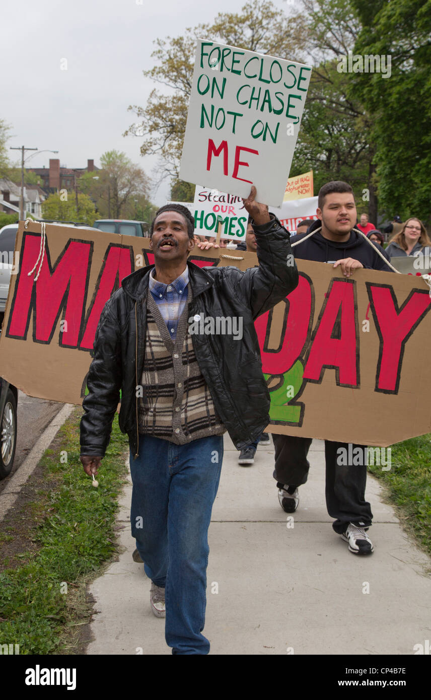 Detroit, Michigan - Proteste contro le banche e i pignoramenti erano parte di un giorno di maggio marzo e rally. Foto Stock
