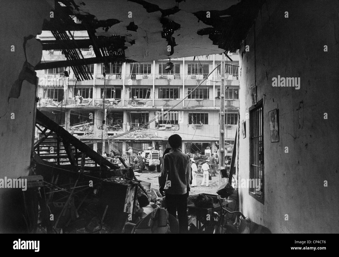 Guerra del Vietnam. Rovine di un noi ufficiali quarti dopo un Viet Cong attentato alla bomba a Saigon. Quattro vietnamiti e tre sono stati gli americani Foto Stock