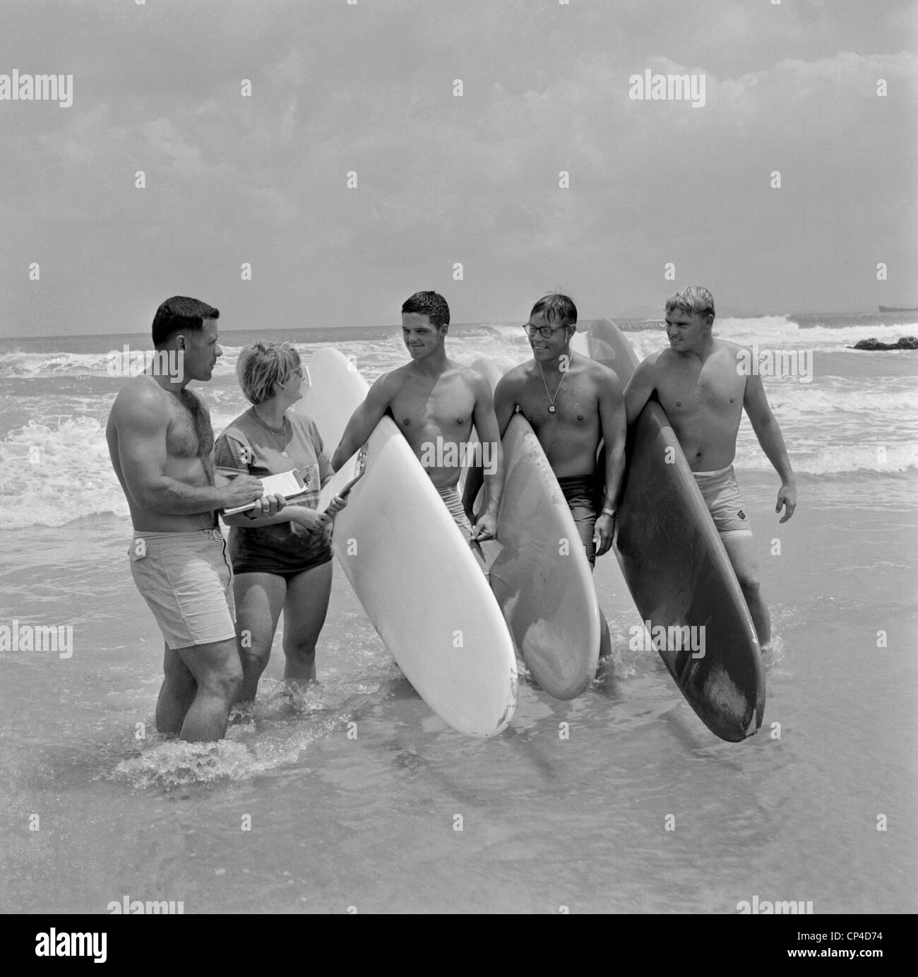 Guerra del Vietnam. Gli organizzatori e i vincitori di un uso sponsorizzato surf contest tenutosi il 7 settembre 25, 1966. Foto Stock