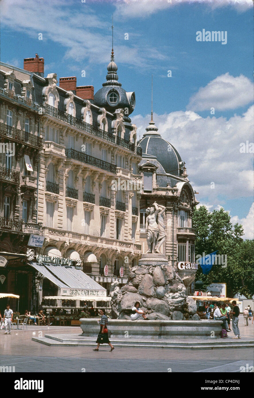 Francia - Linguadoca Rossiglione - Montpellier - Place de la Comedie, la fontana delle tre Grazie. Foto Stock