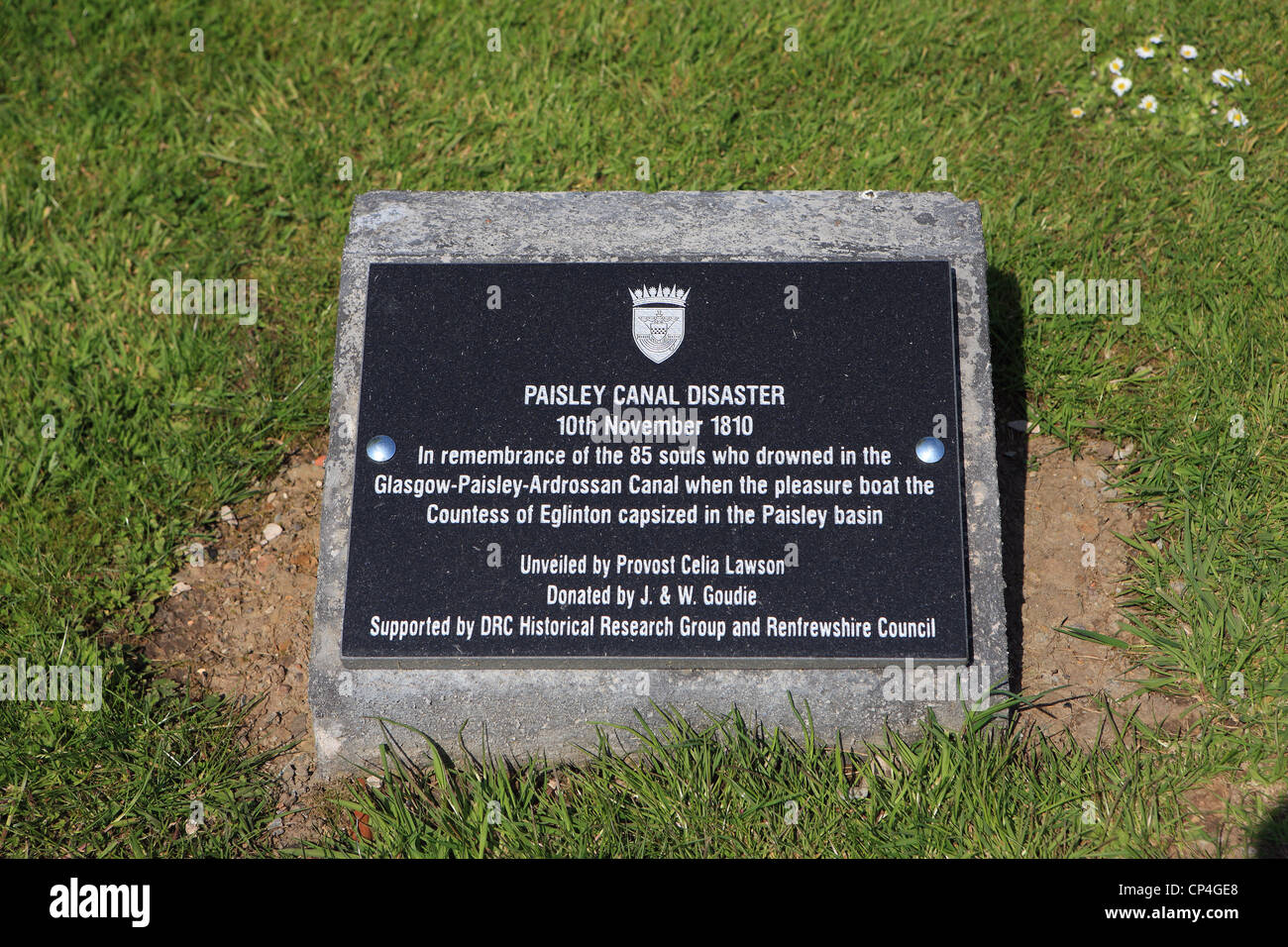 Lapide a ricordo del Paisley Canal disastro del 10 novembre 1810, quando 85 persone morirono Foto Stock