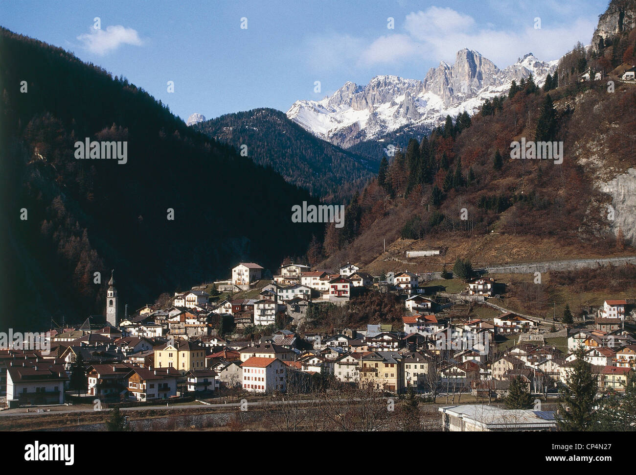 VENETO Cencenighe Agordino (BL). Vista della città. Sfondo PER IL VERTICE DELLA NEVE Auta Foto Stock