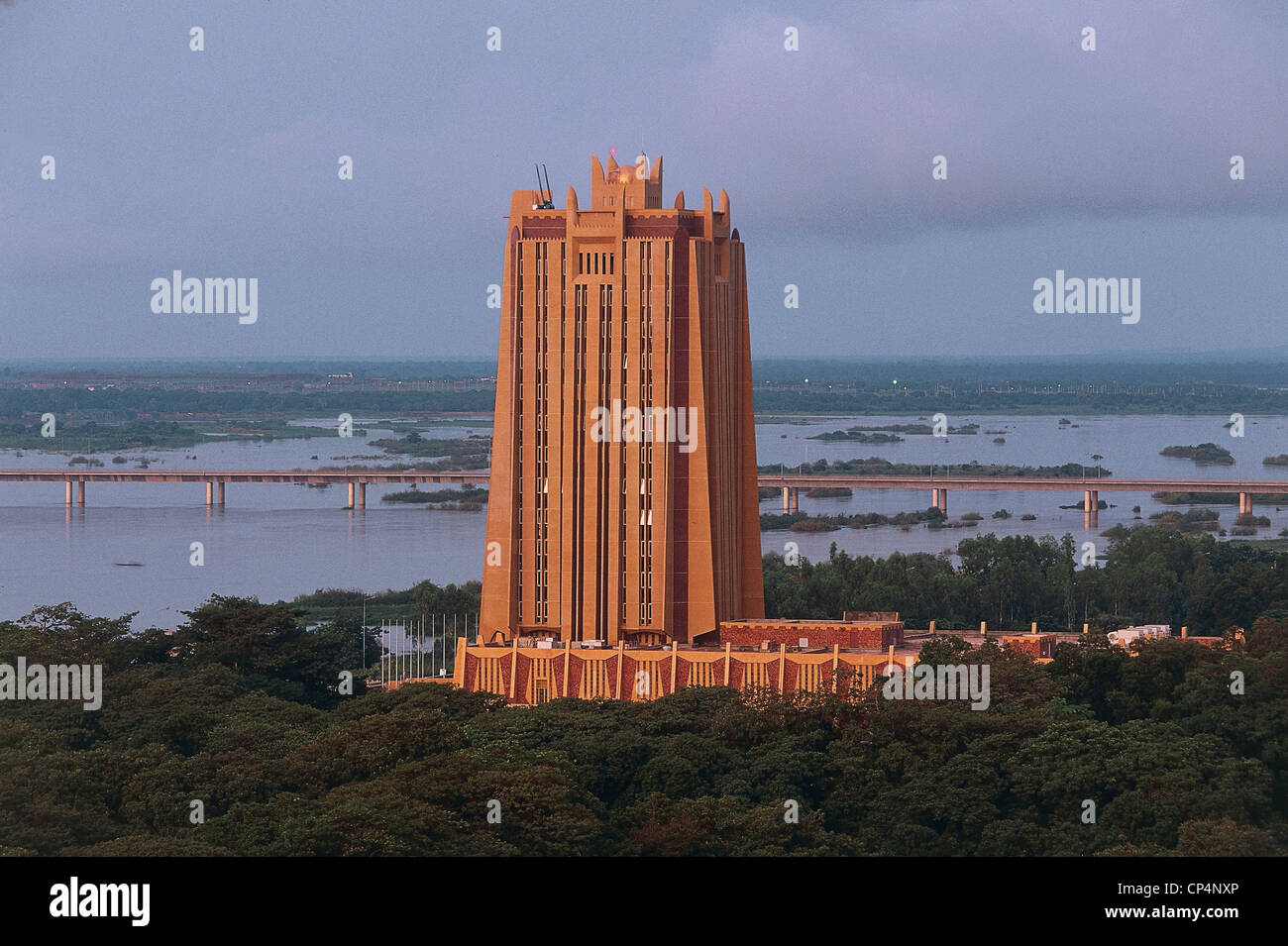 Mali Bamako la banca centrale degli Stati dell Africa Occidentale, o BCEAO (Banque Centrale des Etats de l'Afrique de l'Ouest), neo-sudanese. Foto Stock