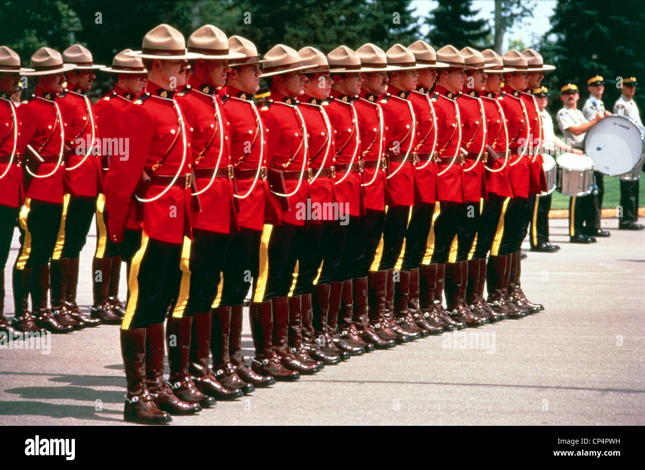 Canada Fort Saskatchewan. Sfilata di RCMP o canadese Regia polizia montata (Gendarmerie royale du Canada o Royal Canadian Foto Stock