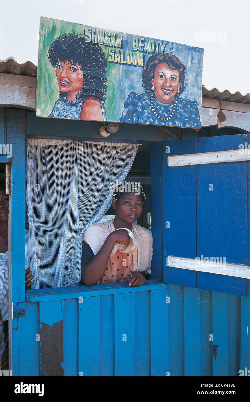 Ghana - Gold Coast - Senya Beraku. Parrucchiere. Foto Stock